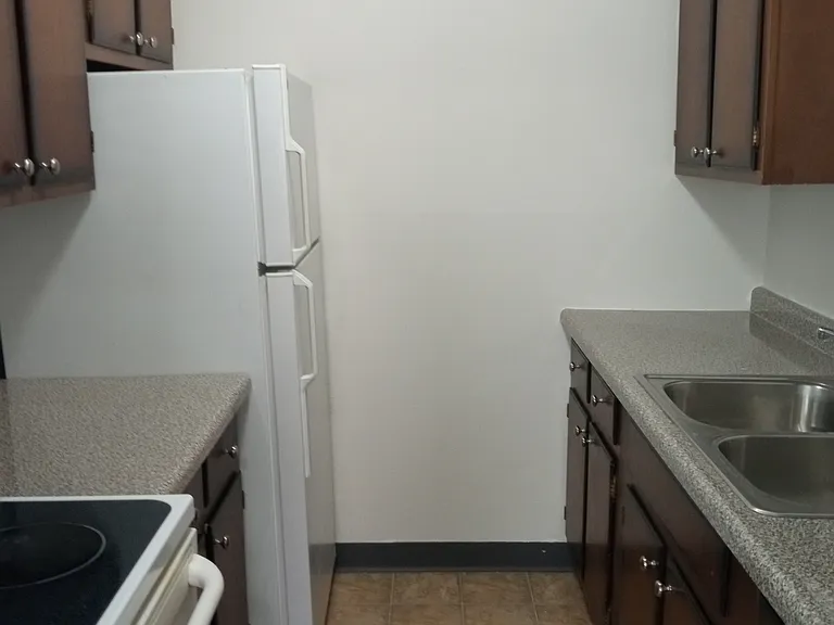 303 32nd St NE #2 — Photo 6