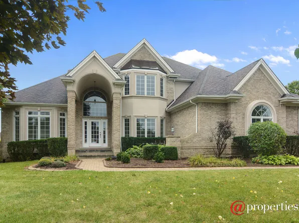 2 E East Prairie Ct, Hawthorn Woods, IL 60047