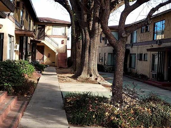 3rd image of 228 N San Antonio Ave APT 5