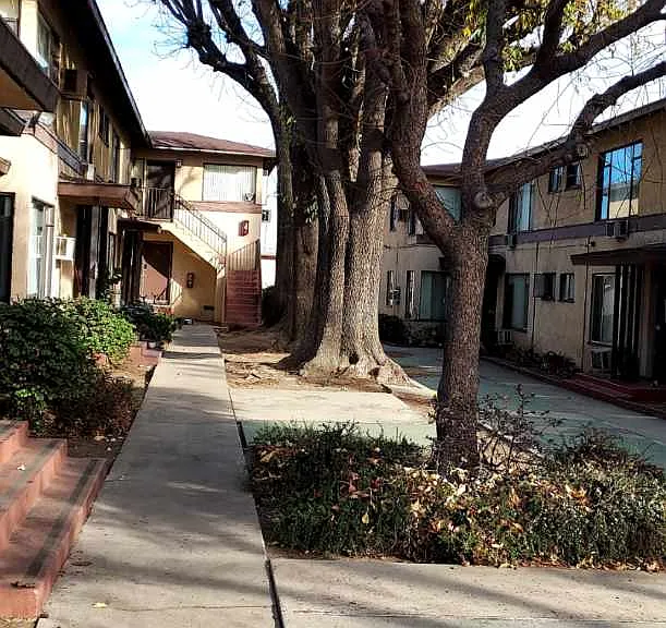 228 N San Antonio Ave #5 — Photo 3