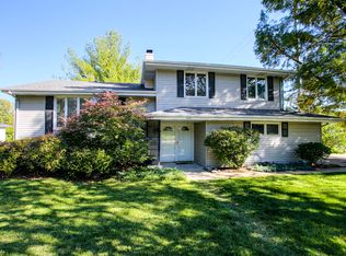1033 Fawn Pkwy, Omaha, NE 68154