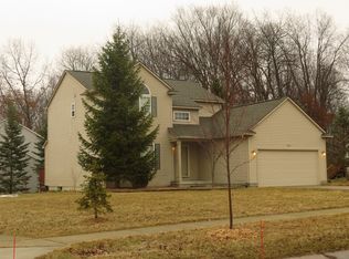 253 Cove View Dr, Waterford, MI 48327