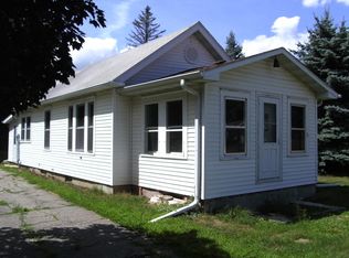 3 W 2nd St S, Estherville, IA 51334