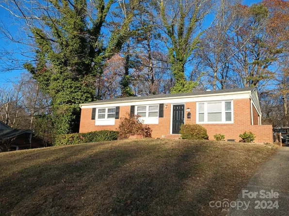 3127 Revolution Park Dr, Charlotte, NC 28217