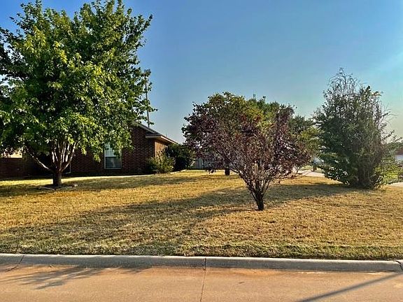 3rd image of 1002 E Mahar Dr