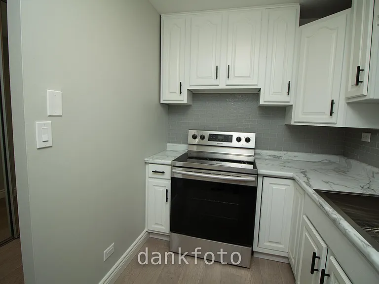 720 W Gordon Ter #22G — Photo 7