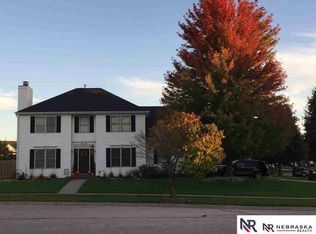 2820 Crown Pointe Cir, Lincoln, NE 68506