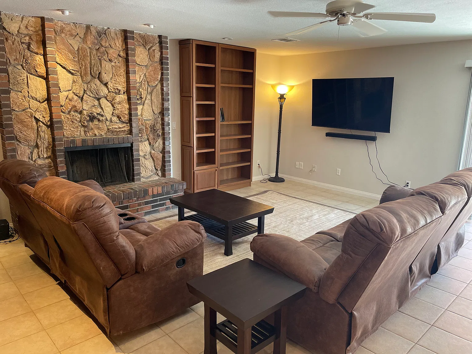 4 bed, 2250 sqft, $795 — Photo 2