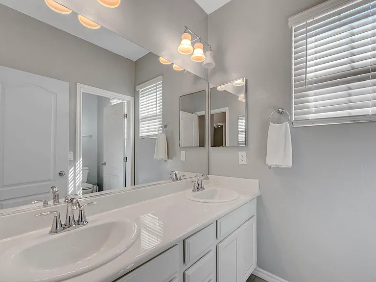 12321 Silvana St — Photo 31