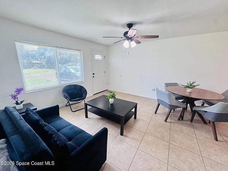 1812 Oakwood Dr — Photo 3