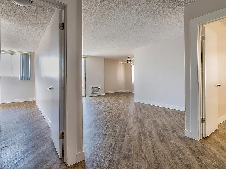 The Claridge Apartments — Photo 9