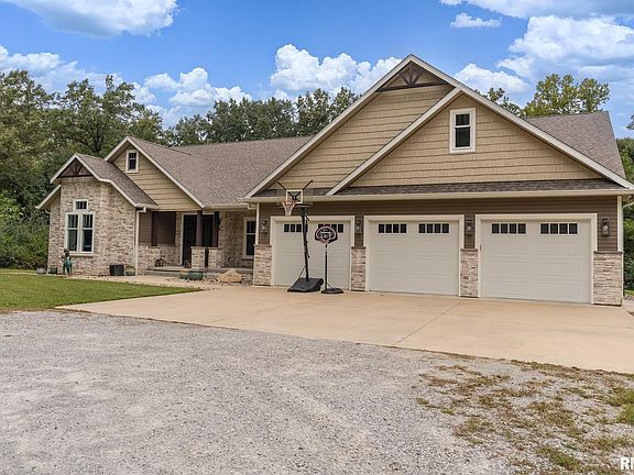 3rd image of 907 Laminack Rd