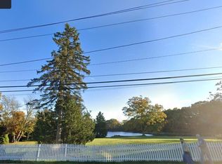 75 W Main St, North Kingstown, RI 02852