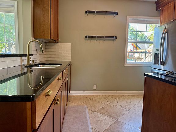 5th image of 2836 Dakota Ave S
