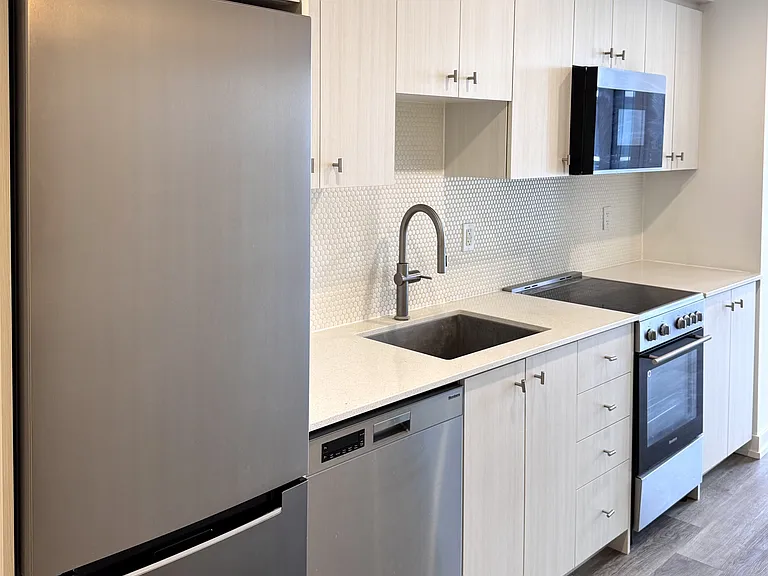 15 Wellington St S #1705 — Photo 8