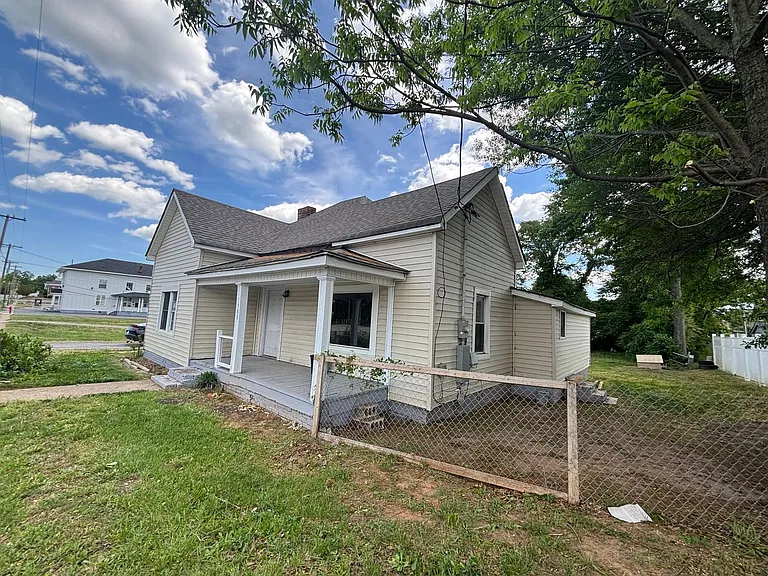 1900 E Ozark Ave — Photo 15