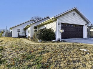 105 S Howard Burton Dr, Centralia, MO 65240