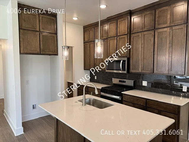 4006 Eureka Dr — Photo 9