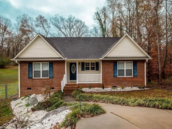 104 Redbud Ln, Randleman, NC 27317