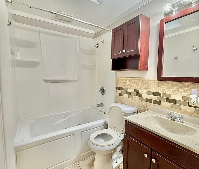 1074 N Academy Ave — Photo 32