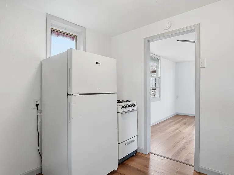 2228 SW Grand Blvd #B — Photo 8