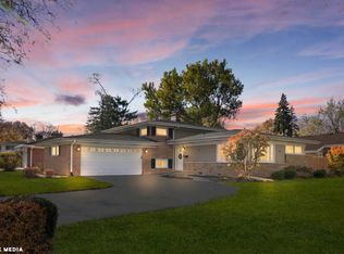 11 E Sunset Rd, Mount Prospect, IL 60056