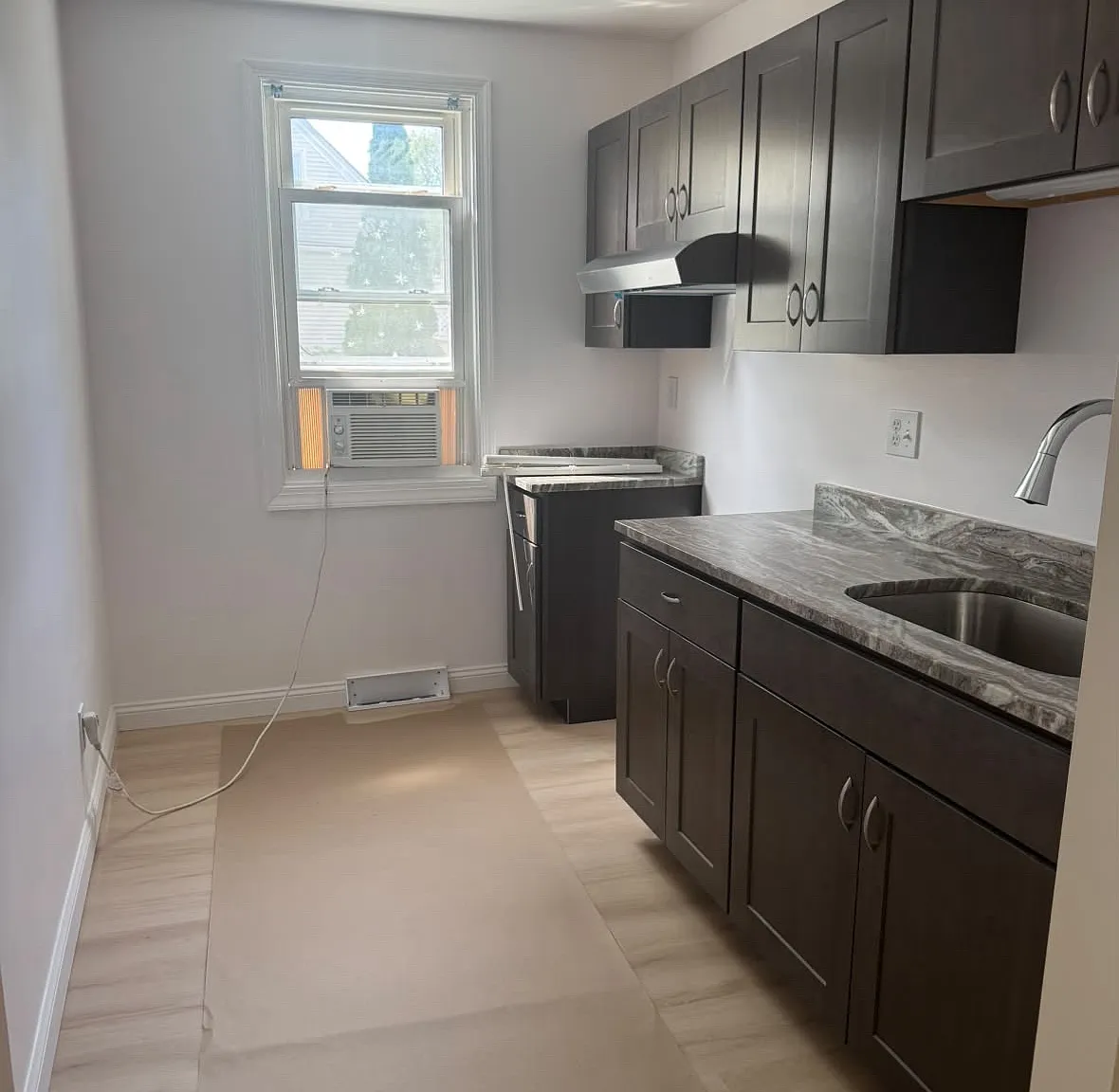 3 bed, 1100 sqft, $2,100 — Photo 2