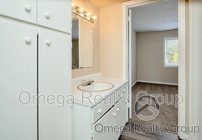 Camelot Apartments — Photo 55