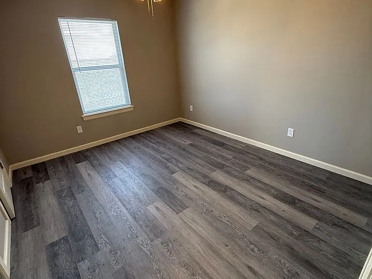 9004-9006 Sandra Way — Photo 12