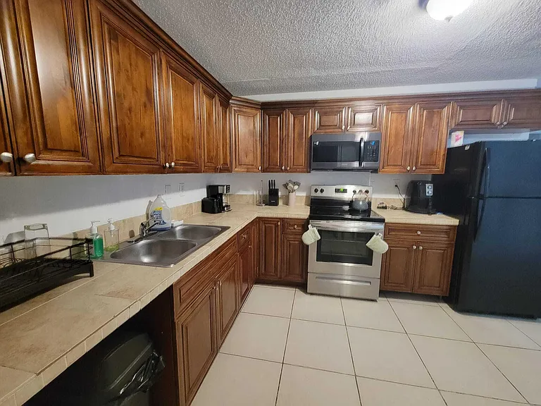 2759 NW 58th Ter — Photo 4