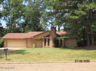 5209 Sycamore Dr, Jackson, MS 39212