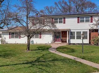 2 Meadowbrook Dr, Howell, NJ 07731