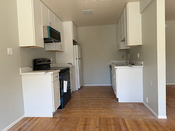 2nd image of 828 Anza St APT 1
