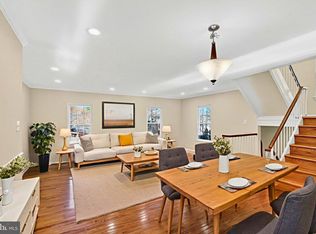 7701 Solomon Seal Dr, Springfield, VA 22152