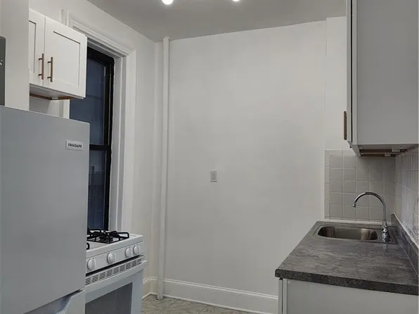 590 Parkside Avenue image 10 of 20