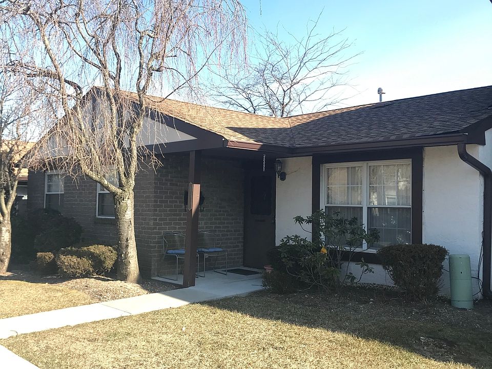 1st image of 170 Greenmeadow Dr