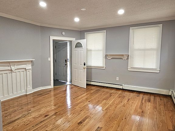 5th image of 352 Howard Ave #A