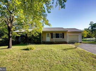 24 Hanover Dr, Cookstown, NJ 08511