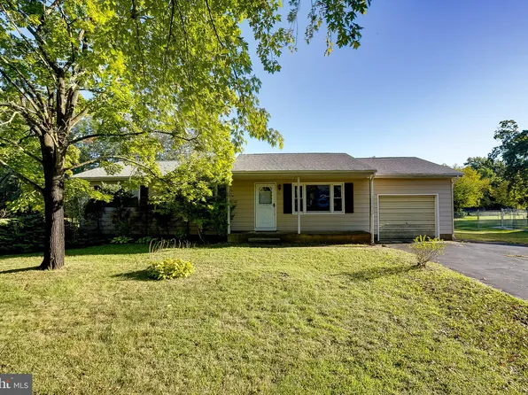 24 Hanover Dr, Cookstown, NJ 08511
