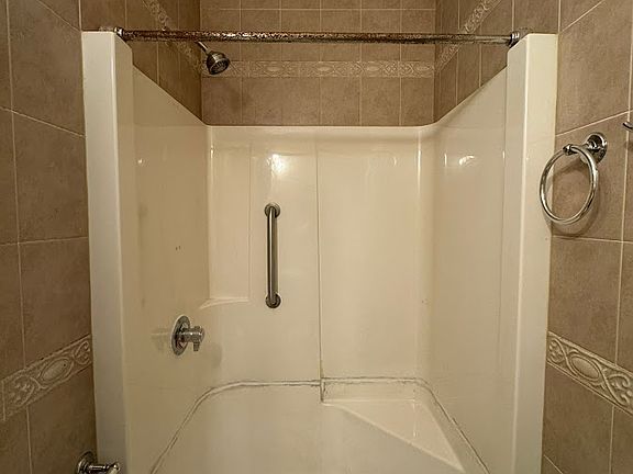 4th image of 334 Forrest St #1