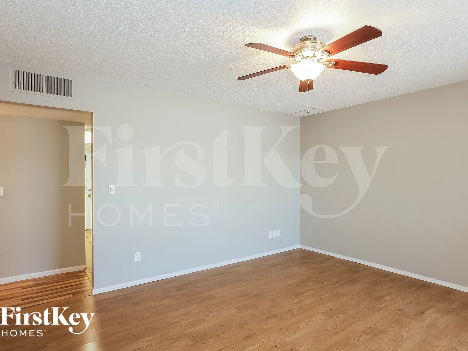 3 bed, 2.0 bath, 1592 sqft, $2,570 — Photo 3