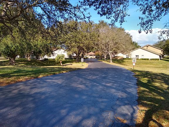 1216 IGV entrance, photo 2