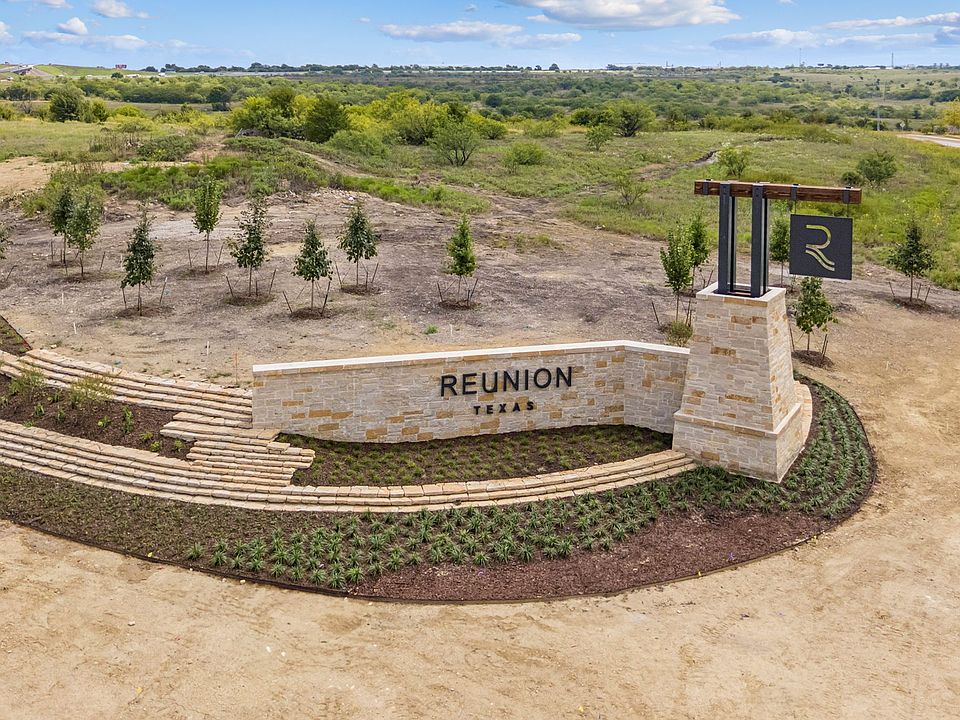 Reunion Front Entry Sign