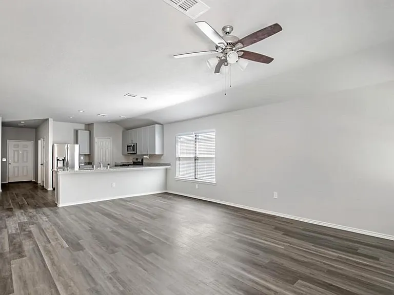 10031 Spring Creek Rd — Photo 4