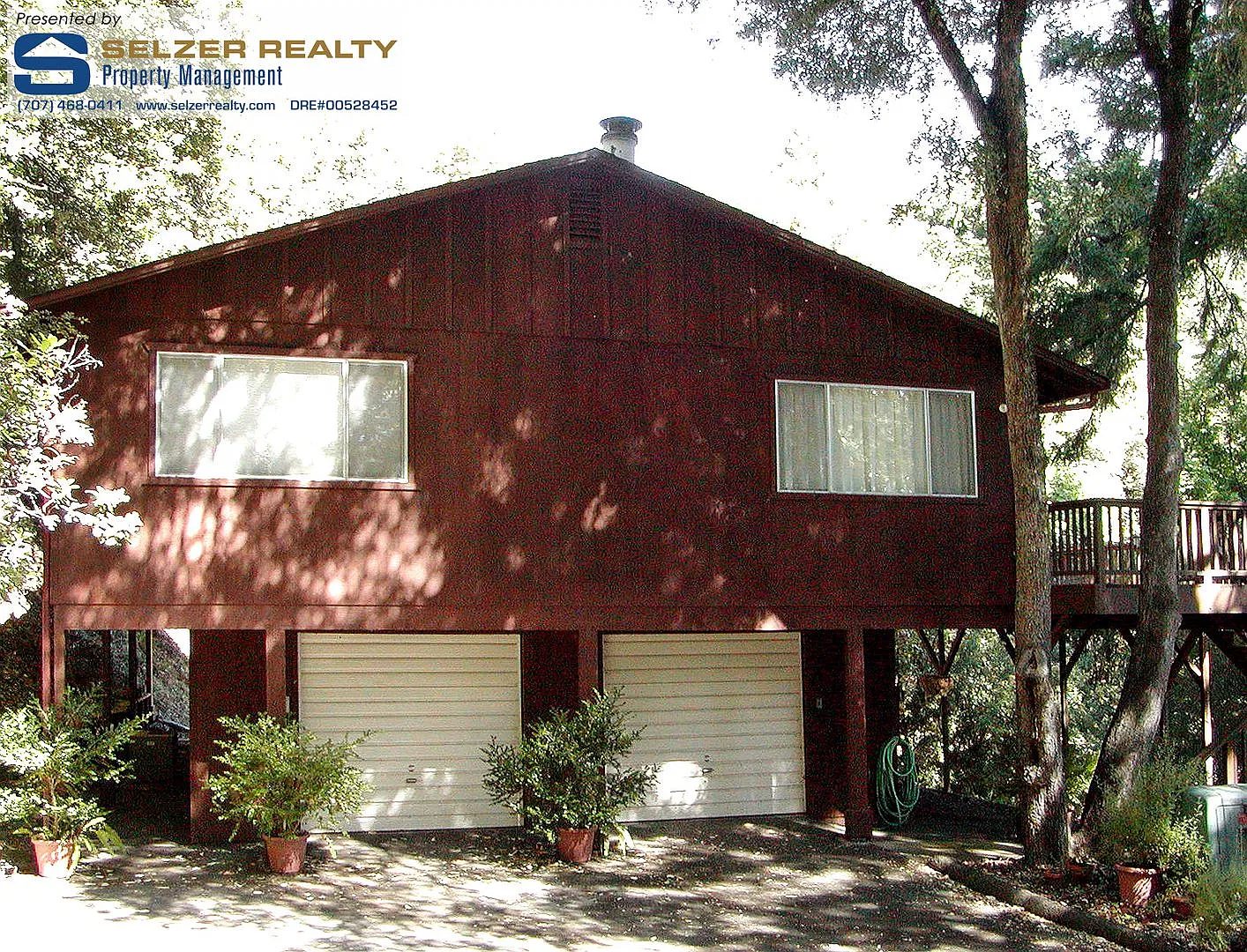 Roomy 3 bd. home in the west hills, yet just minutes from downtown! — Photo 1