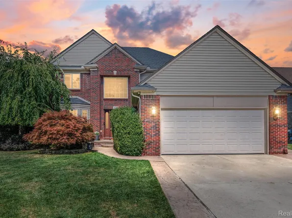 36285 Jackson St, New Baltimore, MI 48047