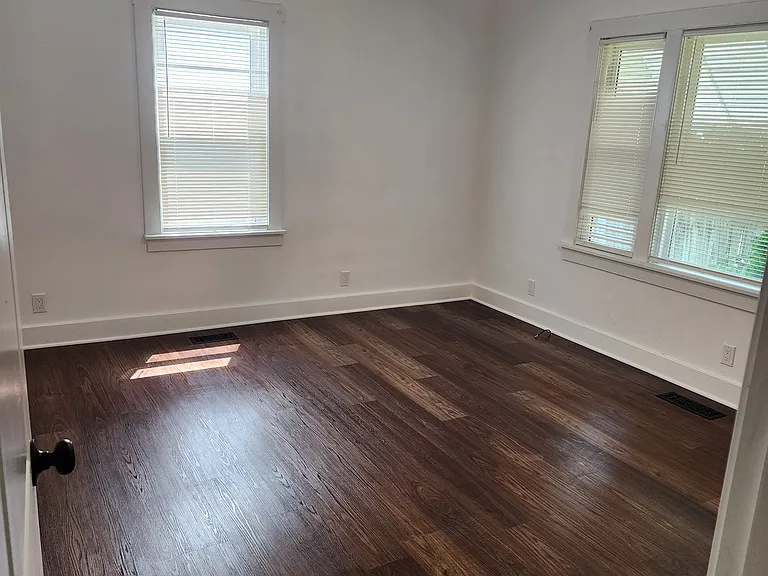 704 Camden Ave — Photo 8