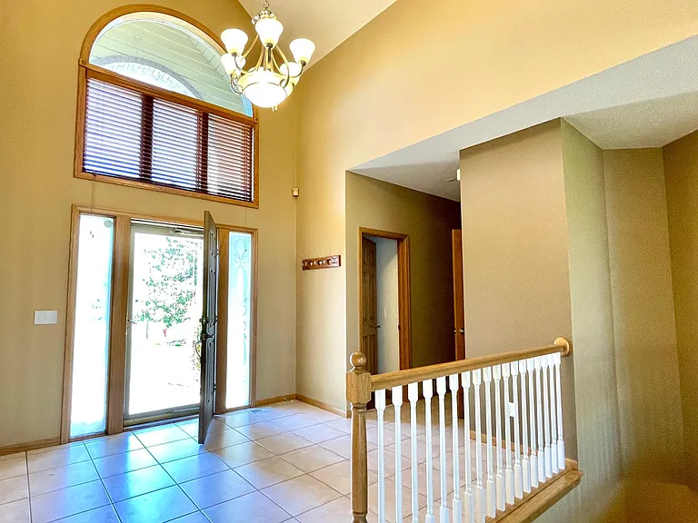 640 S Park Ct — Photo 3