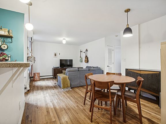 3rd image of 427 Saint Johns Pl APT 1B