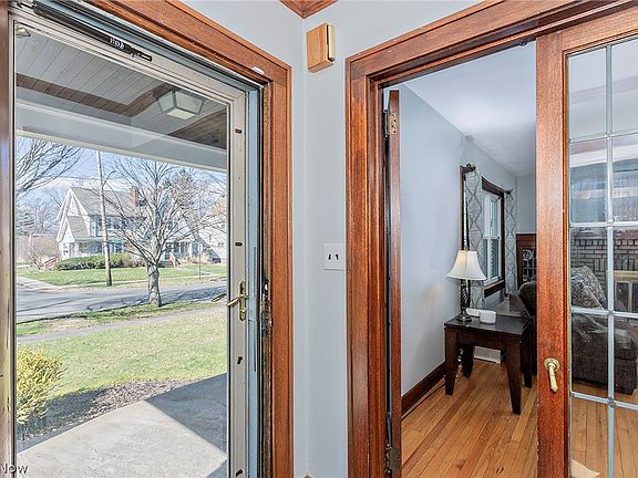 2nd image of 923 Cambridge Rd